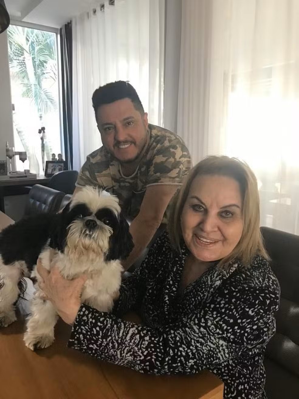 Dona Anita ao lado do filho. — Foto: Reprodução/Instagram