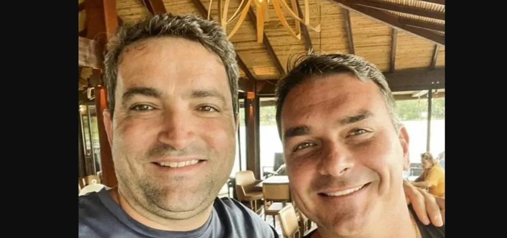 Flávio Bolsonaro dividia conta com suspeito de lavar dinheiro do INSS, aponta investigação