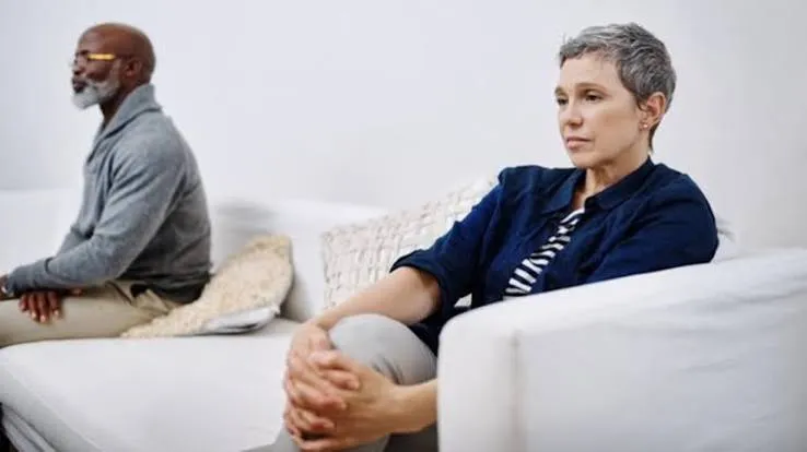 ‘Divórcio grisalho’ cresce 177% na Bahia e marca novo momento para mulheres 50+, aponta especialista