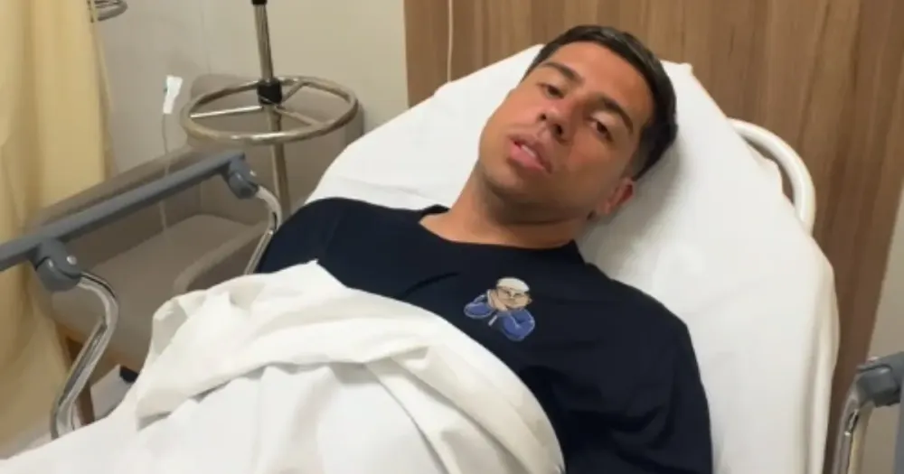 Jogador do Feira FC tem AVC e é socorrido às pressas para hospital
