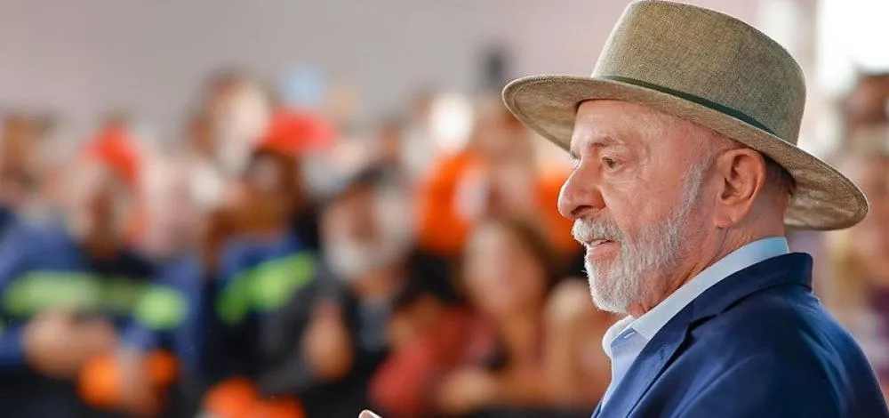 Lula vence Flávio Bolsonaro no 1º e no 2º turno, aponta pesquisa