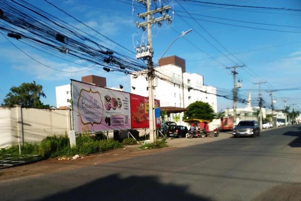 Operação Feira Mais Limpa intensifica retirada de outdoors irregulares em Feira de Santana