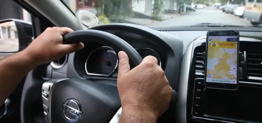 Motoristas de app e taxistas já podem pedir financiamento para veículo zero; saiba como