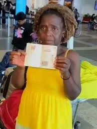 Imigrante vive há seis meses em aeroporto brasileiro após perder contato com o filho