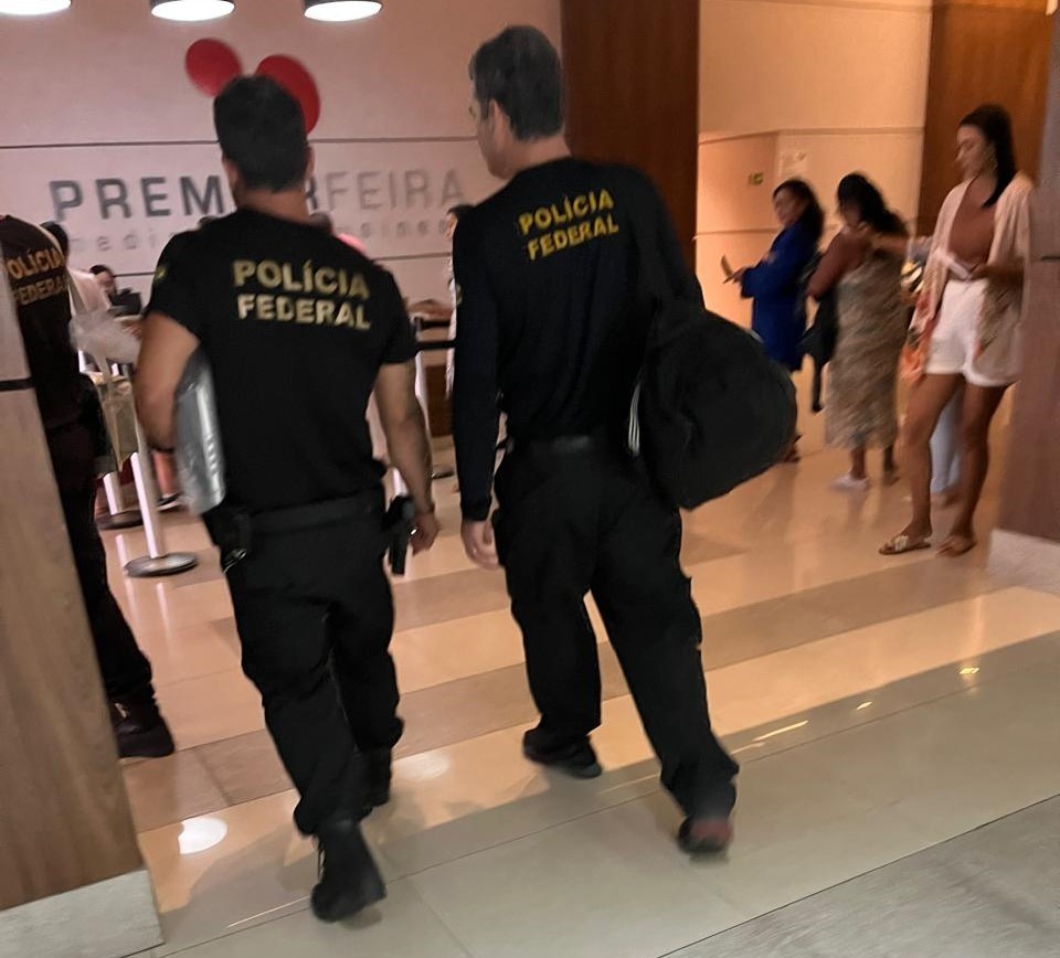 Exclusivo: Polícia Federal realiza operação contra suspeitos de fabricação ilegal de remédios para emagrecimento em Feira de Santana