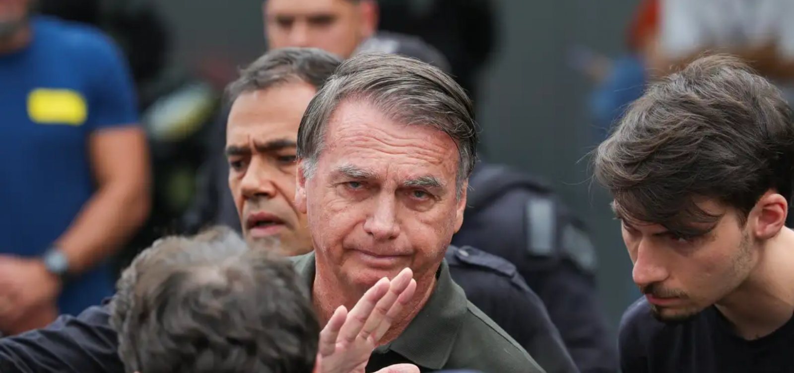 A pedido da PF, Moraes decreta prisão preventiva de Bolsonaro