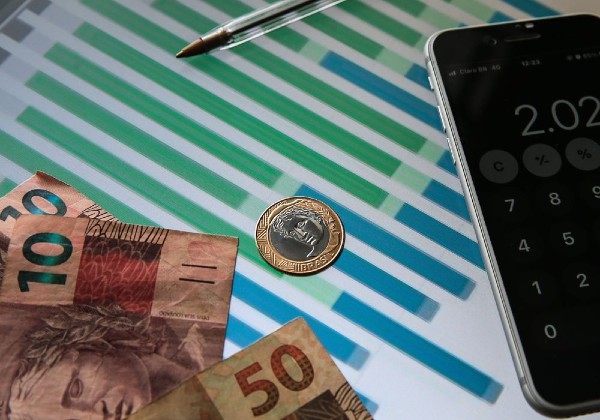 Economia brasileira cresce apenas 0,1% no 3º trimestre de 2025