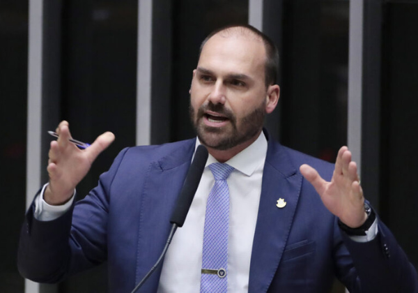 STF transforma Eduardo Bolsonaro em réu por coação no curso do processo