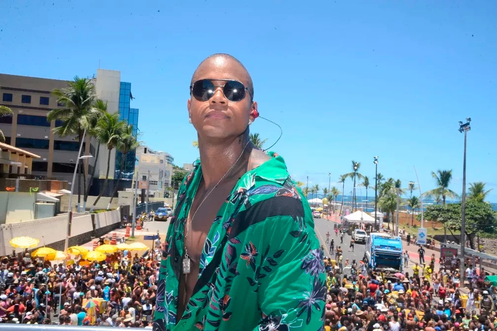 Leo Santana anuncia show gratuito em Salvador para celebrar 20 anos de carreira