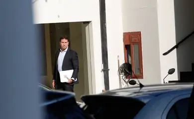 Ramagem foge do país após condenação e já tinha prisão decretada por Moraes