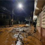Cinco pessoas são presas suspeitas de atirar em turistas e esconderijo de armas é descoberto no sul da Bahia