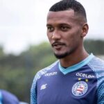 Carlos Bolsonaro anuncia novo pedido de prisão domiciliar para o pai