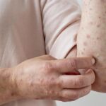 Entenda projeto que fixa salário mínimo de R$ 2.500 para quem trabalha no comércio