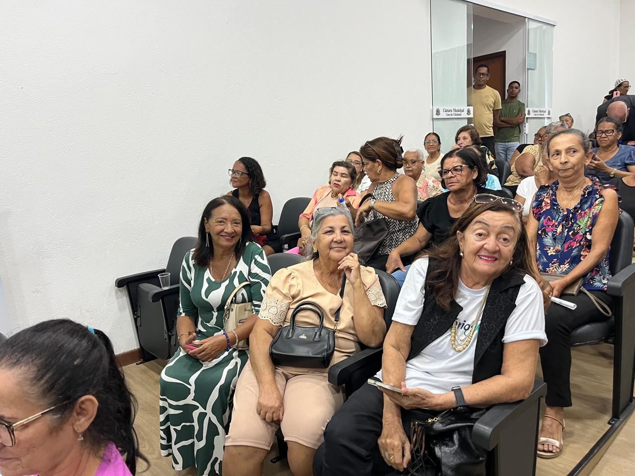 Professores cobram pagamento de juros de precatórios durante mobilização na Câmara de Feira de Santana