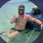 Vídeo: ponto de ônibus na Avenida João Durval apresenta risco de desabamento e causar acidentes