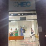 Carreta carregada de soja pega fogo e provoca congestionamento na BR-324