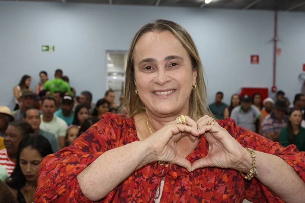 Prefeita de município baiano sofre atentado na BA-152