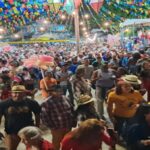 Mano Walter surpreende fiéis ao participar de missa em Feira de Santana